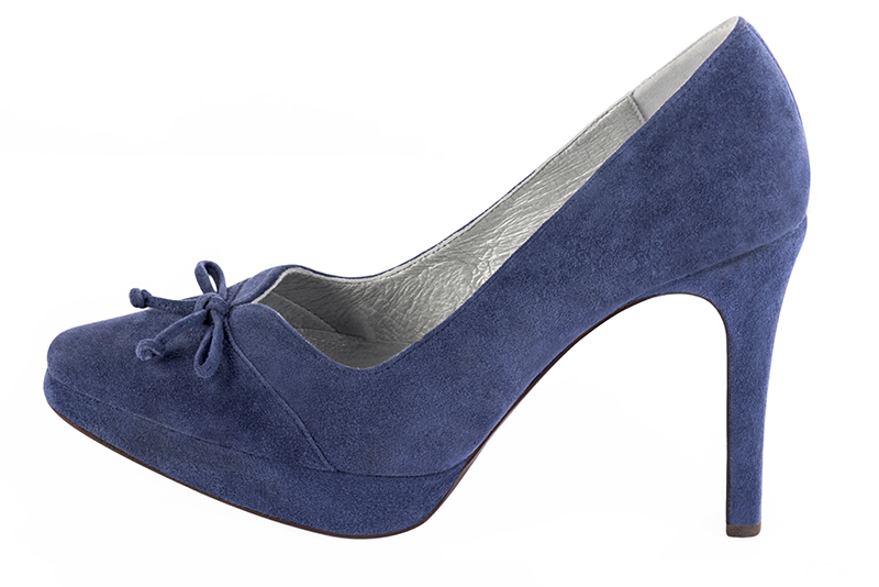 Prussian blue women's dress pumps, with a knot on the front. Tapered toe. Very high slim heel with a platform at the front. Profile view - Florence KOOIJMAN